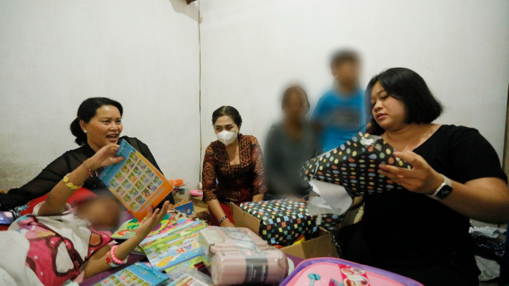 Ny. Seniasih Giri Prasta Kunjungi Korban Kekerasan Anak di Mengwi